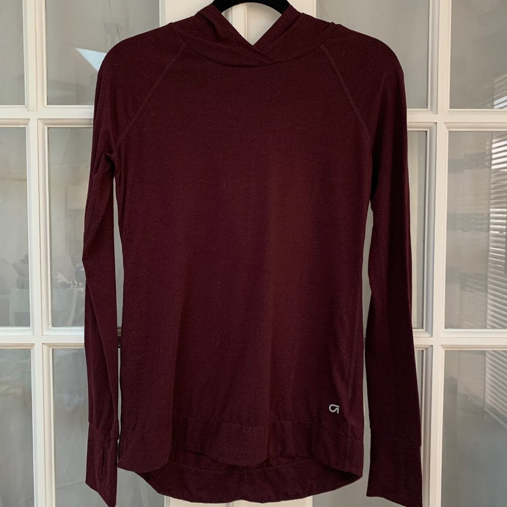 GapFit Long Sleeve Hooded Workout Shirt